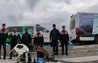 Kuşadası’nda jandarma ekiplerince deniz dip temizliği...