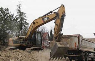 Kütahya’da 22 metruk binanın daha yıkımı gerçekleşti