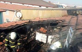 Kütahya’daki çatı yangını korkuttu