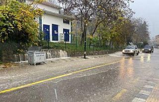 Kuvvetli sağanak yağış sürücü ve yayalara zor...