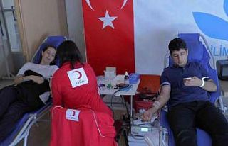 Lise öğrencilerinden örnek davranış