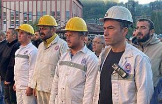 Madenci ve yol inşaatı işçileri ile vatandaşlardan...