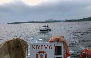 Makine arızası yapan tekne KIYEM ekiplerince kurtarıldı