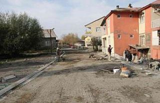 Malazgirt Belediyesi yol ağını genişletiyor