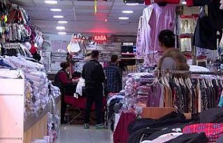 Maltepe’de mağazadan mont hırsızlığı kamerada