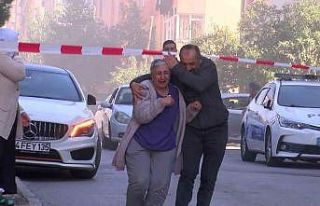 Maltepe’de yanan iş yerini gözyaşlarıyla izledi