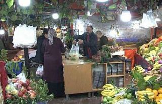 Manav çalışanı uyudu, hırsız peyder pey manavı...