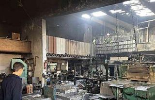 Manisa’da küçük sanayi sitesinde yangın: 1 yaralı