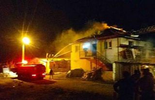 Mantarhanede çıkan yangın eve sıçradı