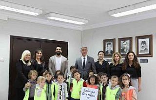 Marmaris Belediye Başkanı Oktay minik öğrencileri...