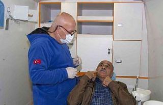 Mersin’de Emekli Evi üyelerine ücretsiz ağız...