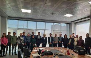 Mesleki ve teknik lise öğretmenlerinin mobil Android...