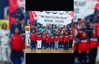 Minik bedenler karate şampiyonasında ter döktü