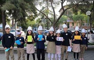 Minik eller, lösemili çocuklar için broşür hazırladı