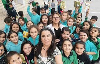 Minik öğrencilerden akranlarına anlamlı hediye