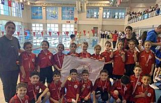 Minik yüzücülerden büyük başarı