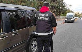 Narkotik Polisi Öğrencilerin Zehirlenmesine İzin...
