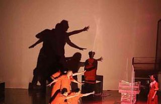 NEVÜ’de ‘Hiç Kimse’ adlı tiyatro oyunu sahnelendi