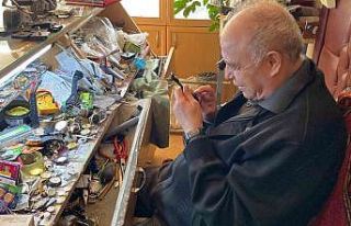 Niğdeli saat ustası Naci Evirgen, 60 yıldır saat...