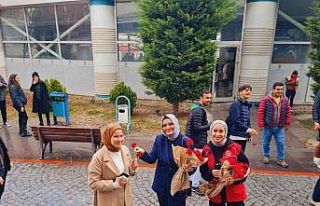 Öğretmen adaylarına da çiçek