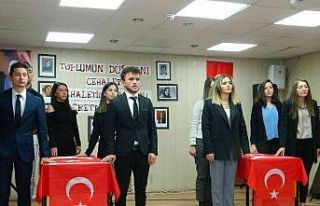 Öğretmenler gününde 10 öğretmen yemin etti