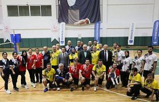 Öğretmenlerde şampiyon Derince Mesleki ve Teknik...