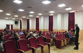 Öğretmenlere trafik güvenliği anlatıldı