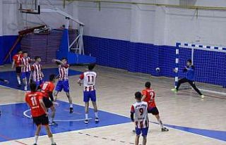 Okullar hentbolda yarışıyor