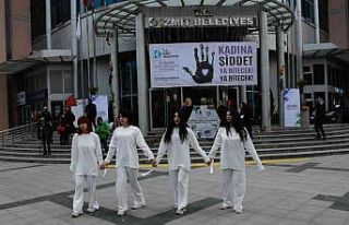 Öldürülen kadınları andılar