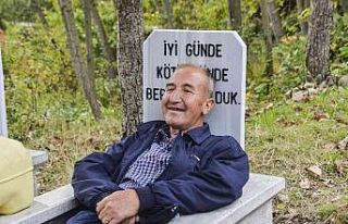 Ölmeden kendisinin ve eşinin mezarını yaptırdı,...
