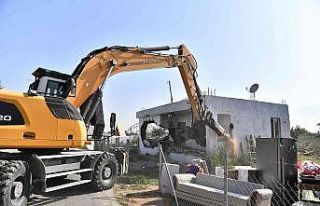 Osmangazi’de kaçak binalar yıkılıyor