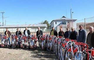 Otlukbeli’de 55 adet süt sağım makinası çiftçilere...