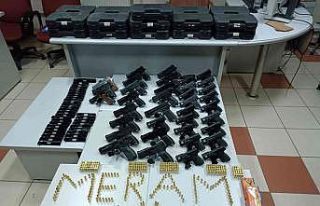 Oto yıkamacıdan cephanelik çıktı