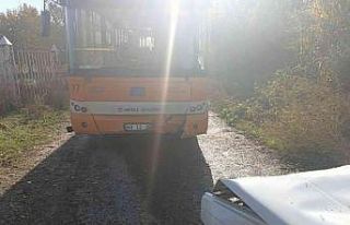 Otobüs ile otomobil çarpıştı: 2 yaralı