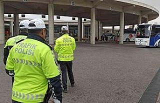 Otobüs kazaları trafik ekiplerini harekete geçirdi