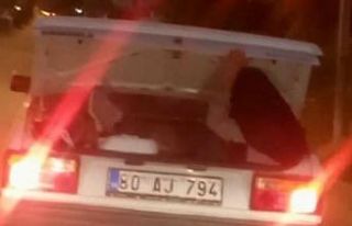 Otomobil bagajındaki tehlikeli yolculuk pes dedirtti