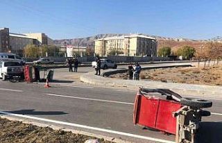 Otomobil ile çarpışan triportörün sürücüsü...