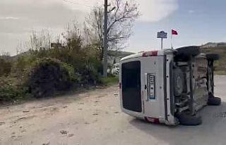 Otomobil ile hafif ticari araç çarpıştı: 1 yaralı