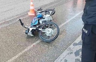 Otomobil ile motosiklet çarpıştı: 1 yaralı