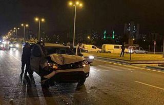 Otomobil minibüsle çarpıştı: 4 yaralı