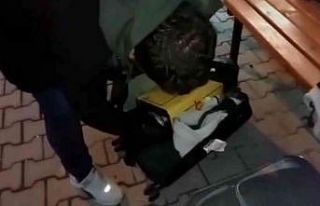 Otomobilde yağ tenekelerine gizlenmiş 6 kilo 850...