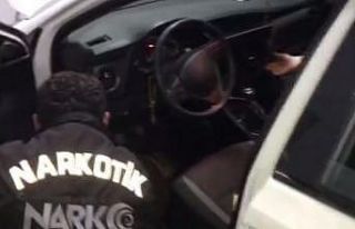 Otomobilin döşeme ve bagaj kısmına gizlenen sentetik...