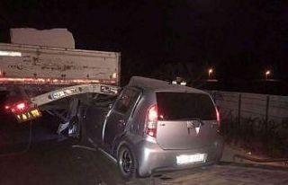 Otomobilin tıra çarptığı kazada 1 kişi yaralandı