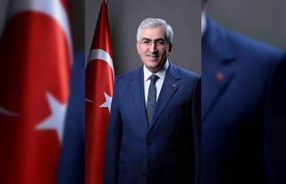 Öz: “Türkiye, öğretmenlerin omuzunda yükseliyor”