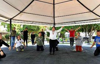 Özel bireyler yöresel dansları öğreniyor