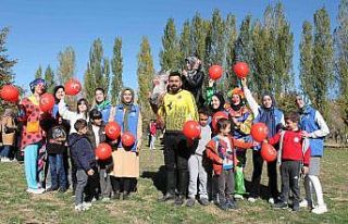Özel çocukların at binerek ok atarak ata sporlarıyla...