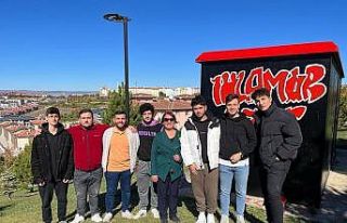 (ÖZEL) Mahalleyi güzelleştirmek için gençler...