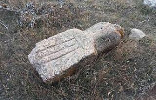 (ÖZEL) Selçuklu ve Osmanlı döneminden kalma mezarlara...