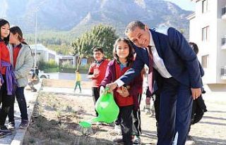 Pamukkale Belediyesi 11 bin 11 fidanı toprakla buluşturdu