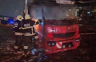 Park halindeki kamyon kundaklandı